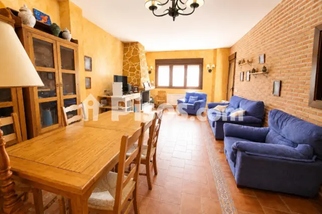 Casa en venta en Calle de Asunción Cepeda, cerca de Calle de Felipe Novillo