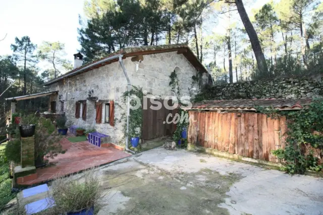 Chalet en venta en Calle Cam. Forestal El Amoclón, Número 0, Santa Cruz del Valle de 250.000 €