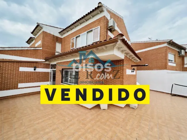 Casa pareada en venta en Calle de la Mina, Calera y Chozas de 109.900 €