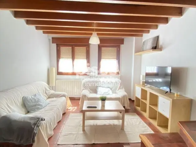 Casa adosada en alquiler en Calle Yza Gidelli, Plaza Mayor-San Agustín (Segovia Capital) de 2.300 €<span>/mes</span>