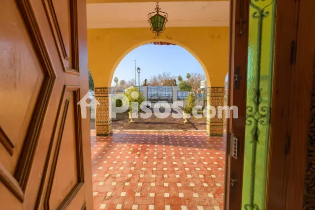 Chalet en venta en Calle Seguirilla, Sanlúcar la Mayor de 350.000 €