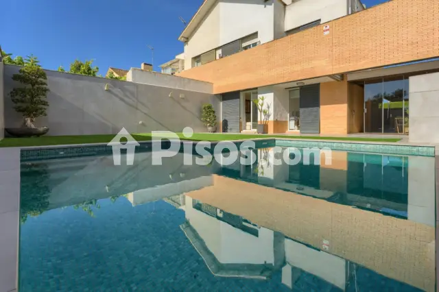 Casa pareada en venta en Calle Verdejo, cerca de Calle Moscatel, Espartinas de 340.000 €