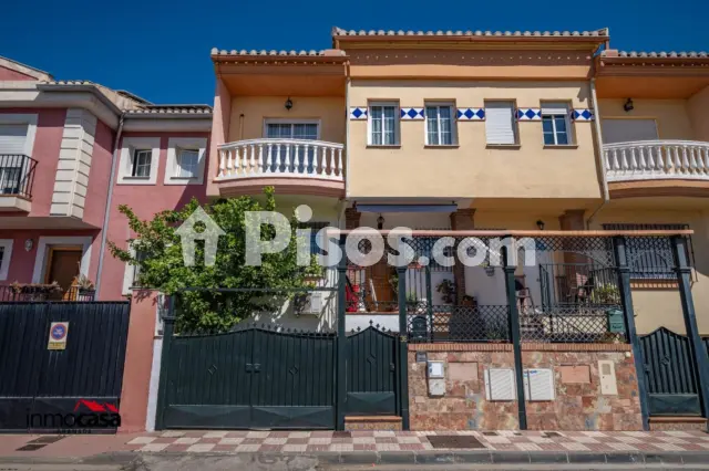 Casa adosada en venta en Calle de Dámaso Alonso, San Miguel (Armilla) de 340.000 €