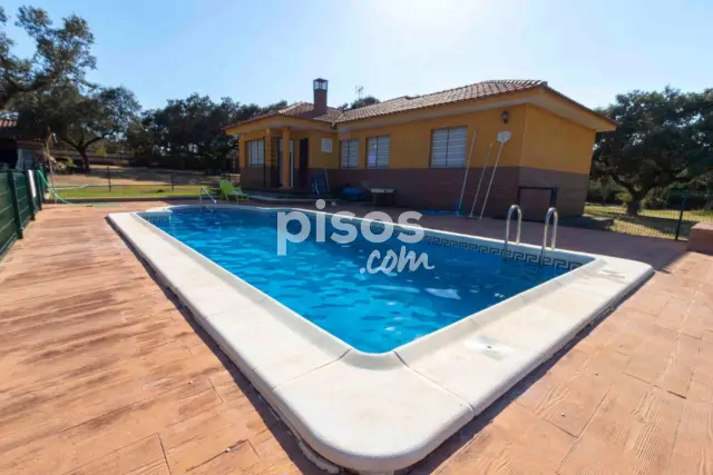 Chalet en venta en Tres Arroyos, Los Montitos-Carretera de Sevilla (Badajoz Capital) de 285.000 €
