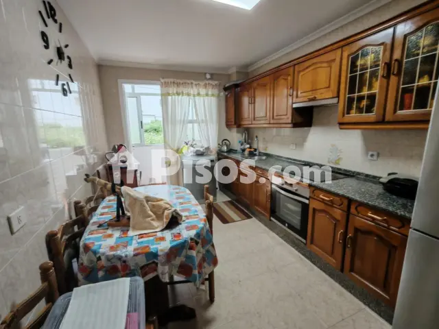 Piso en venta en Calle del Conde de Torrecedeira, cerca de Calle de Pi i Margall, Berbés-Peritos (Distrito Casco Urbano. Vigo) de 250.000 €