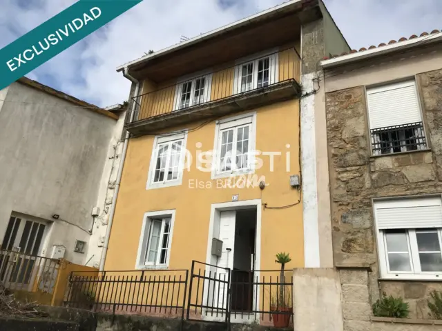 Casa en venta en Noia, Noia de 90.000 €