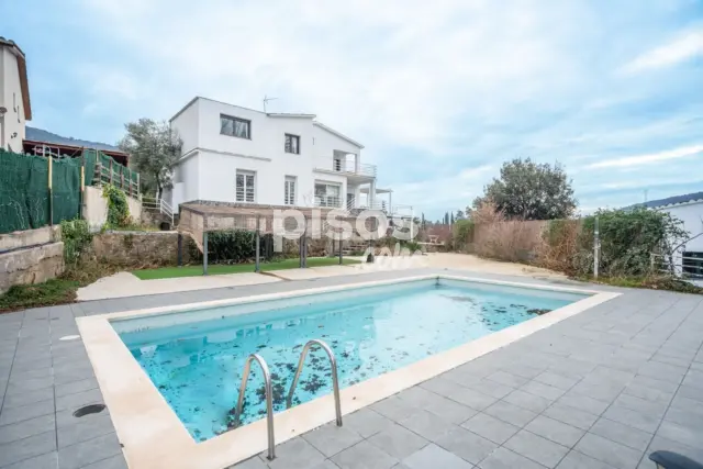 Piso en alquiler en Calle Veinat Dels Termes, Llorà (Sant Martí de Llémena) de 1.400 €<span>/mes</span>