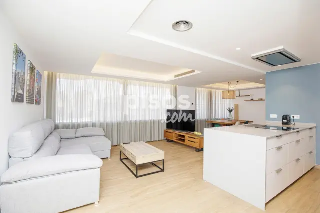 Piso en alquiler en Carrer de la Creu, Eixample-Centre (Girona Capital) de 2.600 €<span>/mes</span>