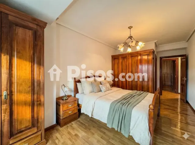 Piso en alquiler en Calle de Juan Boscán, 1, Cascajos-Piqueras (Logroño) de 1.000 €<span>/mes</span>