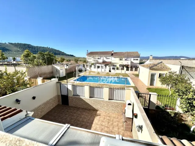 Casa adosada en venta en Calle de Luis Cernuda, Humilladero de 199.000 €