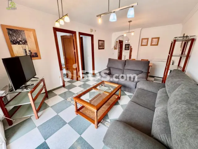 Piso en alquiler en Avenida de Pulianas, cerca de Calle Gutierre Tibón, Cartuja (Distrito Norte. Granada Capital) de 900 €<span>/mes</span>