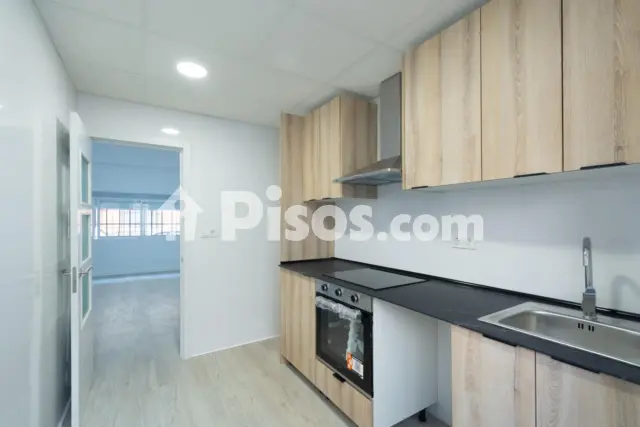 Piso en venta en Calle de Alhucemas, 5, Barrio Peral-San Félix (Distrito Núcleo Urbano. Cartagena) de 125.000 €