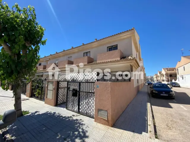 Casa adosada en venta en Calle del Río Eo, 40, Los Alcázares de 142.500 €
