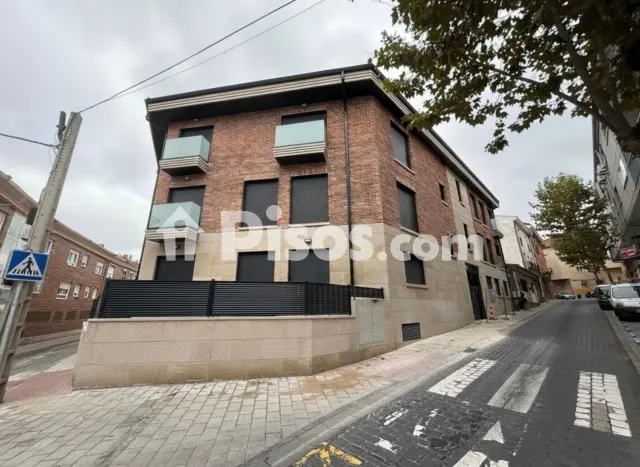 Dúplex en alquiler en Calle de Las Matas, Zona Calle Casa Amarilla (Galapagar) de 1.300 €<span>/mes</span>