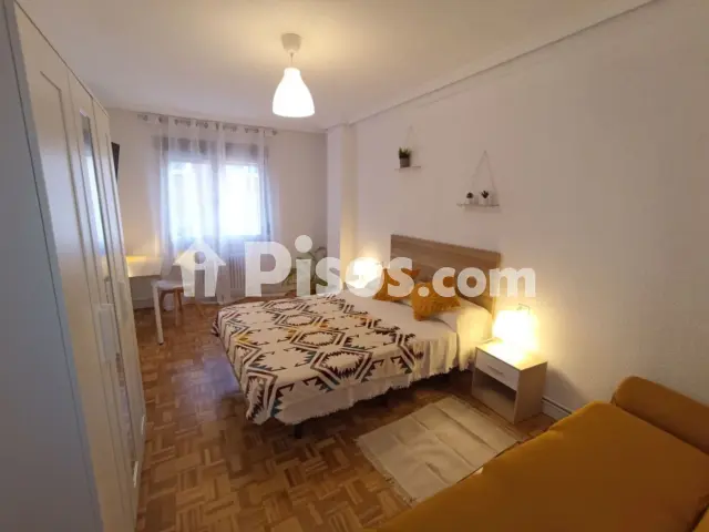 Habitación en alquiler en Calle de los Hornos Caleros, San Antonio-Estación-Las Hervencias (Ávila Capital) de 250 €<span>/mes</span>