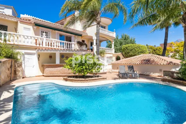 Chalet en venta en Calle de los Jazmines, Nueva Andalucía-Centro (Distrito Nueva Andalucía. Marbella) de 1.295.000 €