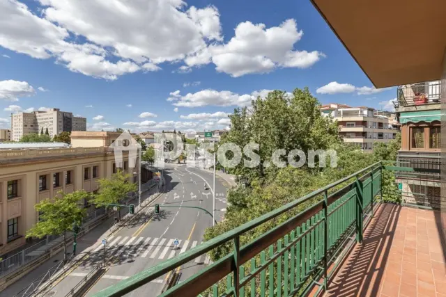 Piso en venta en Avenida de Madrid, 20, San Ildefonso (Hospital Real) (Distrito Beiro. Granada Capital) de 459.000 €