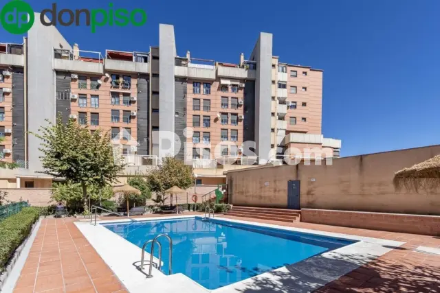 Piso en venta en Calle Pdta Jose Fernandez Mtnez, Número 6, Los Periodistas-Parque Almunia-Albayda (Granada Capital) de 379.000 €
