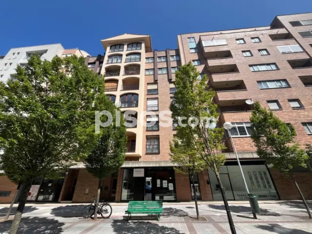 Piso en alquiler en Mendebaldea, Ermitagaña-Mendebaldea-Etxabakoitz (Pamplona - Iruña) de 950 €<span>/mes</span>