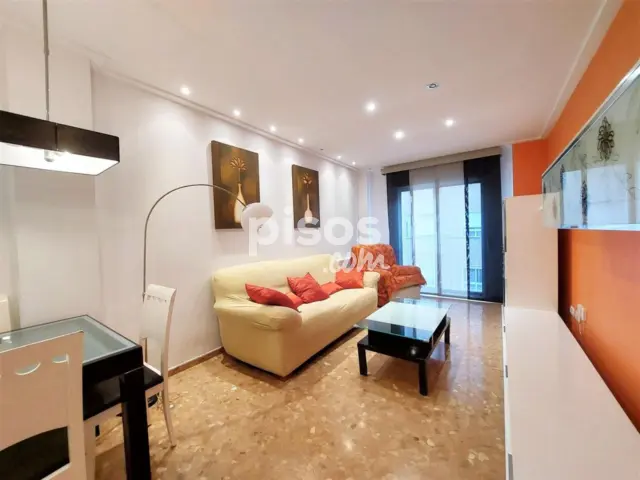 Piso en alquiler en Plaza Madrid/ Toscar, Carrús Oeste-El Toscar (Distrito Núcleo Urbano. Elx - Elche) de 700 €<span>/mes</span>