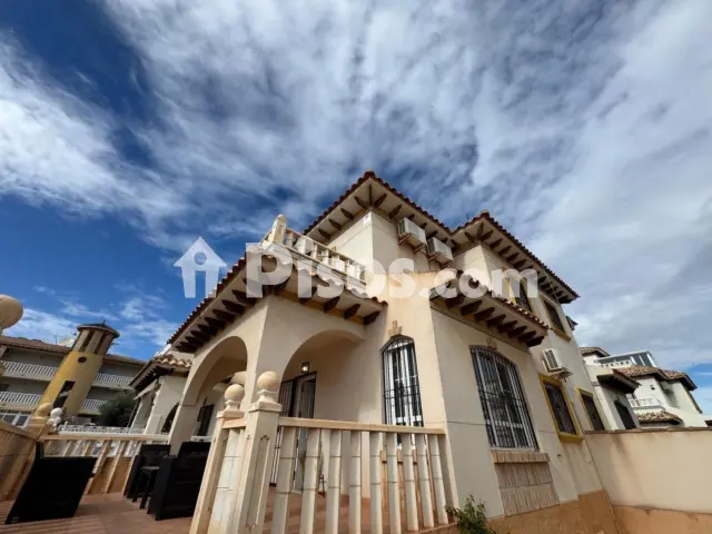 Casa adosada en venta en Calle Castillo de Guadalest, Los Dolses-Montezenia-Lomas de Cabo (Distrito Orihuela Costa. Orihuela) de 219.900 €