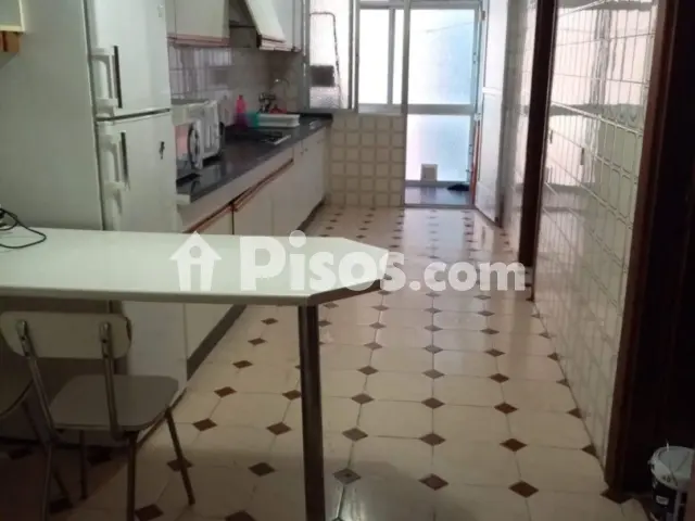 Piso en alquiler en Calle de Tomás Romero de Castilla, Huerta Rosales-Valdepasillas (Badajoz Capital) de 1.250 €<span>/mes</span>