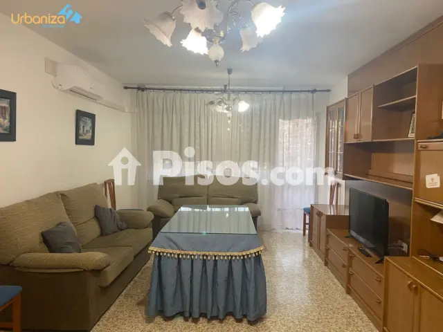 Piso en alquiler en Calle de Antonio Pesini, Huerta Rosales-Valdepasillas (Badajoz Capital) de 675 €<span>/mes</span>