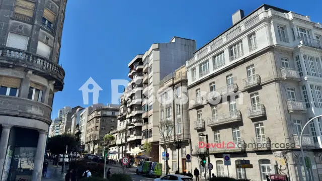 Piso en venta en Calle del Alcalde Vázquez Varela, 6, Praza España-Zona Corte Inglés (Distrito Casco Urbano. Vigo) de 242.000 €