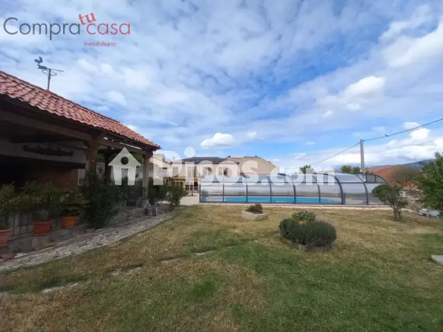 Chalet en venta en Junto Ayuntamiento, Torrecaballeros de 870.000 €