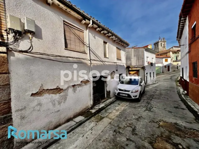 Casa adosada en venta en Calle de Nava, Arenas de San Pedro de 79.990 €