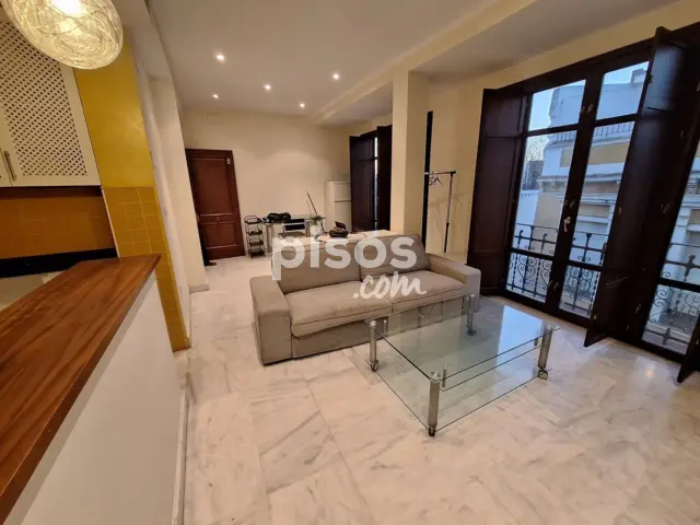 Piso en alquiler en Calle Amor de Dios, San Lorenzo (Distrito Casco Antiguo. Sevilla Capital) de 775 €<span>/mes</span>