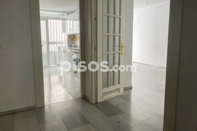 Piso en alquiler en Calle de Doce de Octubre, Santa Rosa-Valdeolleros (Córdoba Capital) de 800 €<span>/mes</span>