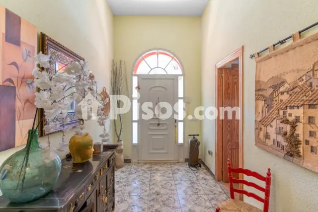 Casa pareada en venta en Calle de Albánchez, Centro (Distrito Núcleo Urbano. Roquetas de Mar) de 159.900 €