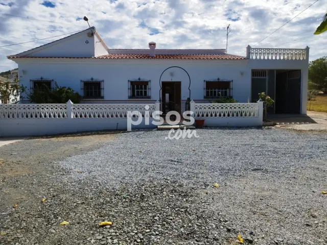 Chalet en venta en Pantano La Viñuela, Alcaucín de 355.000 €