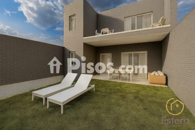 Casa adosada en venta en Calle del Brezo - Vista 2