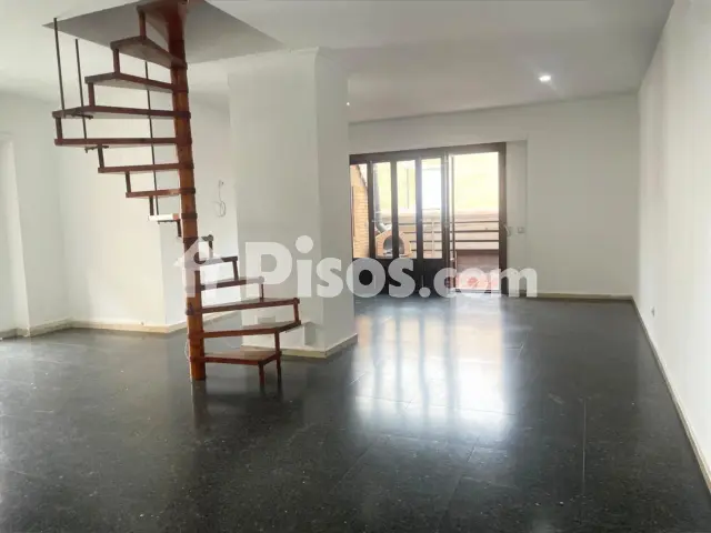 Dúplex en alquiler en Asunción - Adolfo Suárez, Los Remedios (Distrito Los Remedios. Sevilla Capital) de 1.200 €<span>/mes</span>