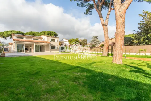 Casa en alquiler en Can Sans, Port Balís-Platges (Sant Andreu de Llavaneres) de 5.800 €<span>/mes</span>