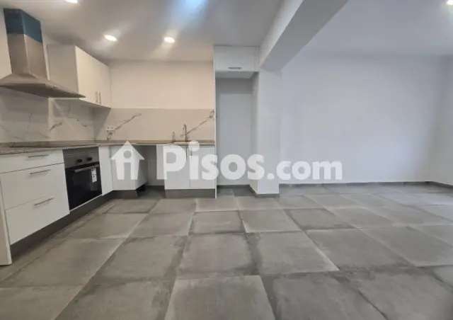 Piso en venta en Carrer de Sardà, cerca de Carrer de Lepant en Eixample-Sant Oleguer por 180.000 €