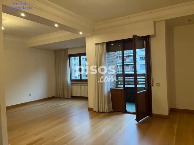 Piso en alquiler en Calle Gran Vía Juan Carlos I, Centro (Logroño) de 1.300 €<span>/mes</span>