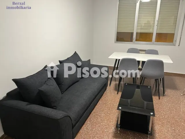 Piso en alquiler en Calle de Galicia, Centro (Logroño) de 900 €<span>/mes</span>