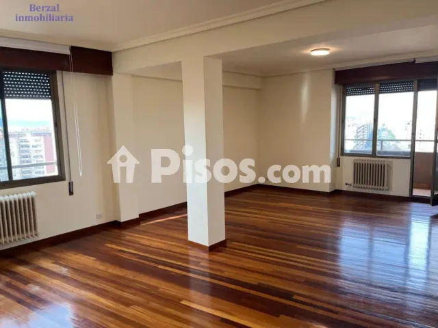 Piso en alquiler en Calle Solidaridad, Centro (Logroño) de 1.300 €<span>/mes</span>