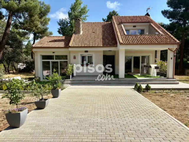 Chalet en venta en Calle de los Nardos, 47, Marugán de 369.000 €