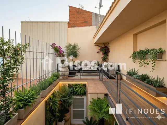Chalet en venta en Terrassa, Les Arenes-Can Montllor-La Grípia (Distrito La Grípia-Sant Llorenç. Terrassa) de 373.000 €