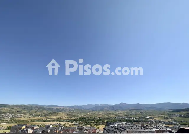 Habitación en alquiler en Calle del Monasterio de Carracedo, Zona Alta (Ponferrada) de 175 €<span>/mes</span>