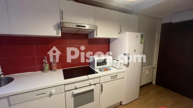 Habitación en alquiler en Calle del Monasterio de Carracedo, Centro (Ponferrada) de 230 €<span>/mes</span>