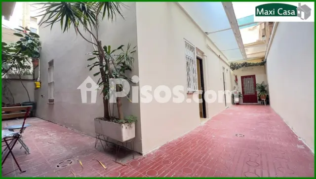 Piso en venta en Carrer de Còrsega, cerca de Carrer de Sant Quintí, El Camp de l'Arpa del Clot (Distrito Sant Martí. Barcelona Capital) de 225.000 €