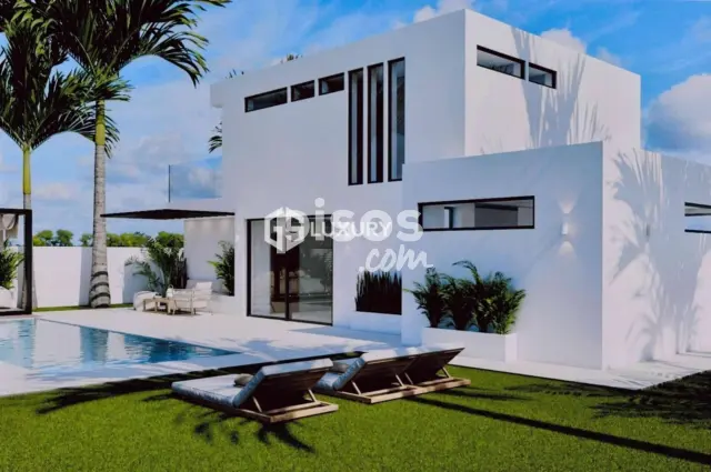Chalet en venta en Calle Minerva, Costa del Silencio-Las Galletas (Arona) de 580.000 €