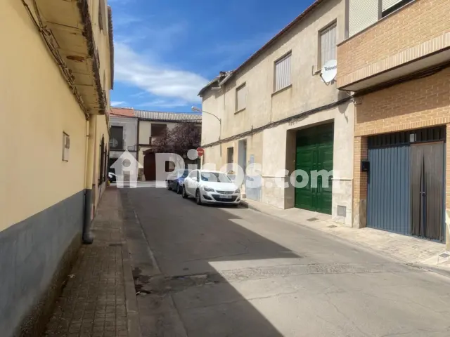 Casa adosada en venta en Villarrubia de los Ojos