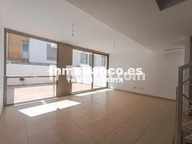 Chalet en alquiler en Carrer Azalees, La Pobla de Vallbona de 1.900 €<span>/mes</span>