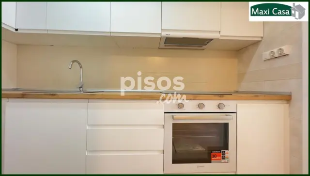 Piso en venta en Carrer de Santapau, cerca de Carrer d' Escòcia, Vilapicina-La Torre Llobeta (Distrito Nou Barris. Barcelona Capital) de 289.000 €